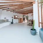 Sea Walk Mykonos 200m To Вилла Фтелия